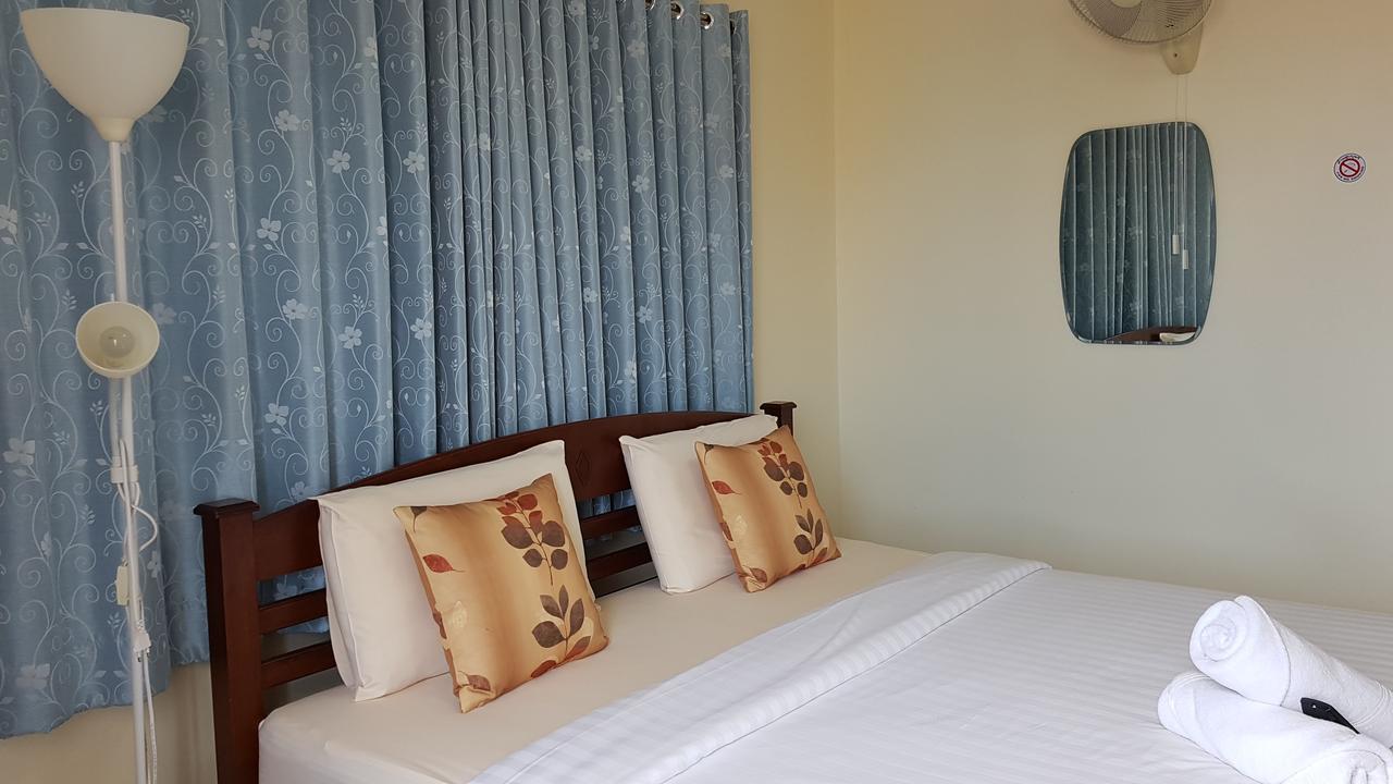 Baan Taweesuk Guest House HHQ Zewnętrze zdjęcie