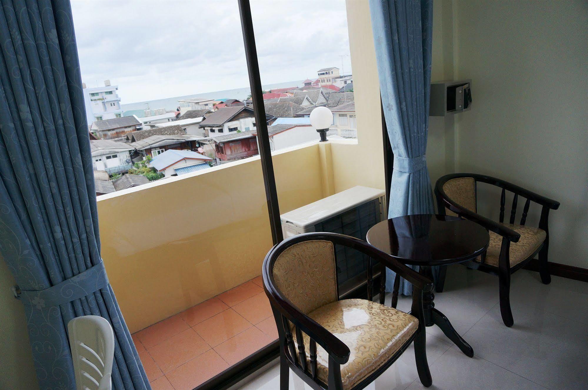 Baan Taweesuk Guest House HHQ Zewnętrze zdjęcie