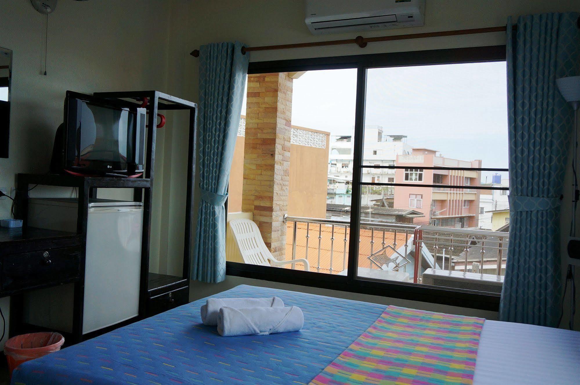 Baan Taweesuk Guest House HHQ Zewnętrze zdjęcie